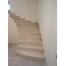Изящная лестница с мраморными ступенями